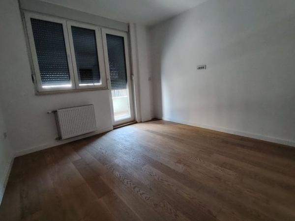 Slika 2 - Prodaja stana, 92m2, Grbavica Novi Sad, sa terasom, ima lift