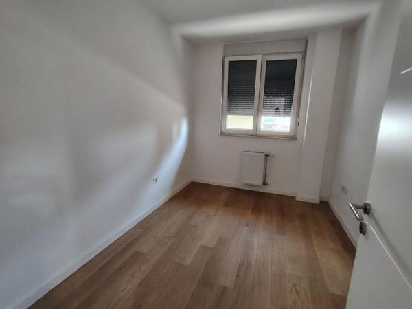 Slika 4 - Prodaja stana, 92m2, Grbavica Novi Sad, sa terasom, ima lift