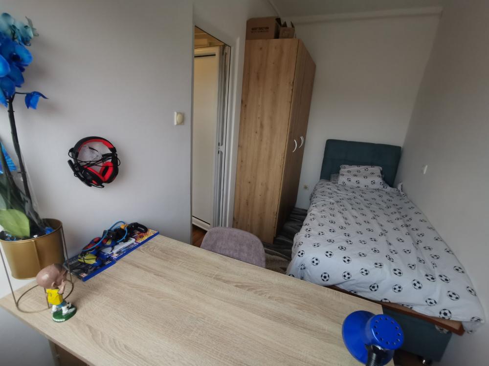 Slika 1 - Prostran stan sa puno svetlosti