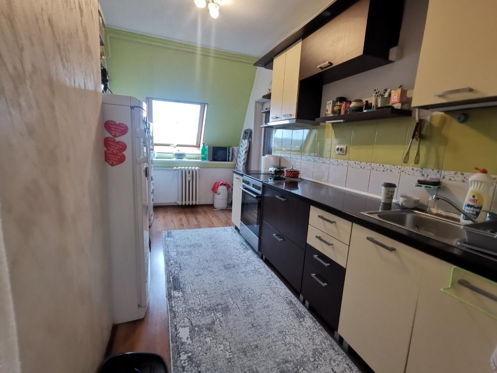 Slika 0 - Prostran stan sa puno svetlosti