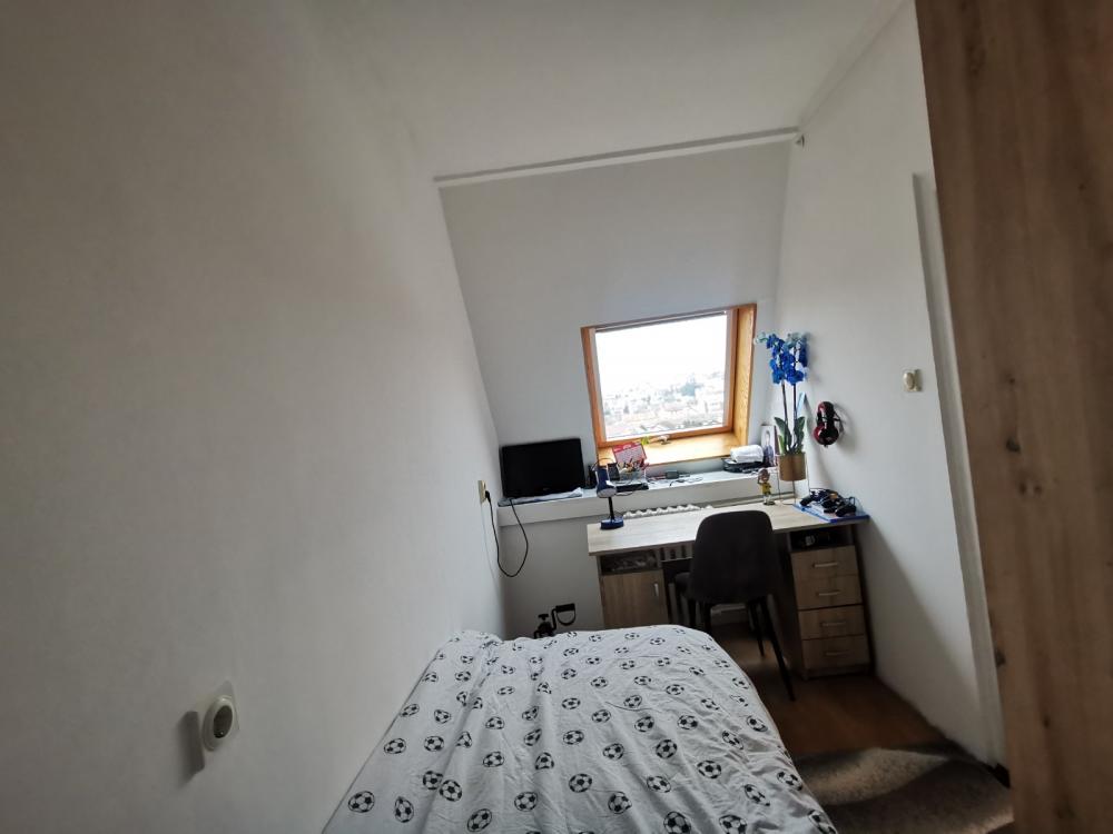 Slika 2 - Prostran stan sa puno svetlosti