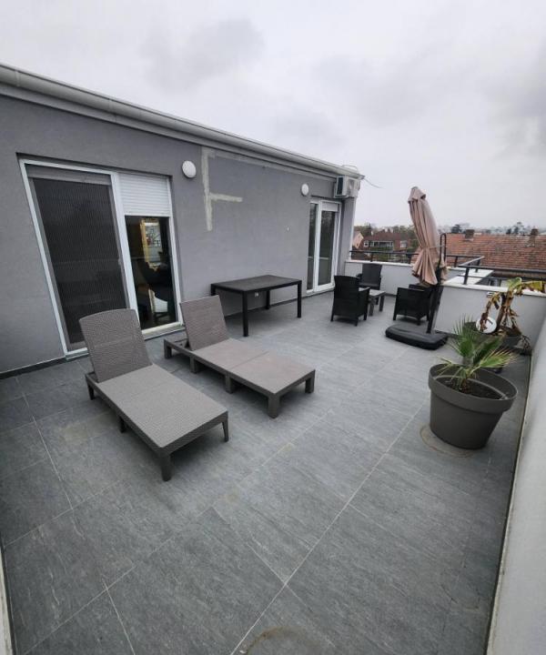 Slika 9 - Stan na dva nivoa u urbanoj vili na Telepu