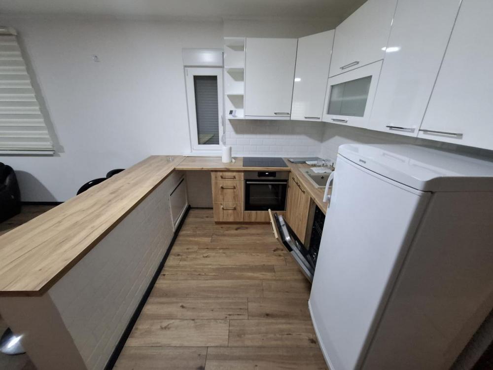 Slika 5 - Trosoban, 85m2, Klisa Novi Sad, sa terasom, sa parkingom