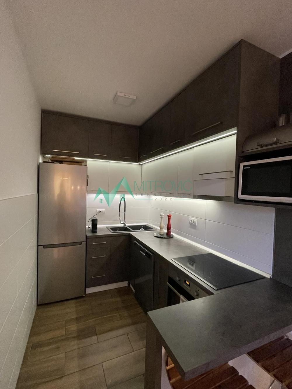 Slika 3 - Četvorosoban, 74m2, Telep Novi Sad, sa terasom, sa parkingom