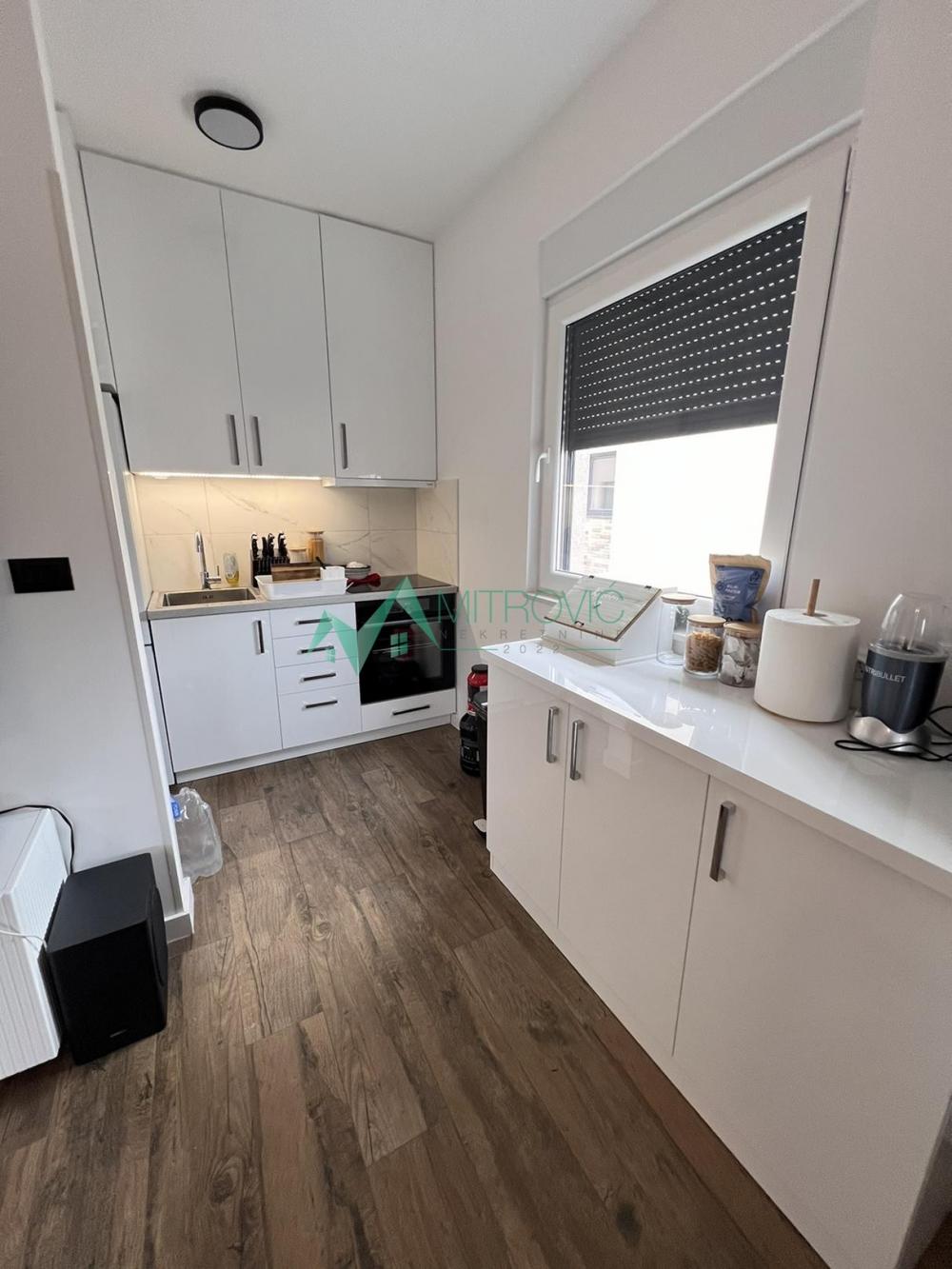 Slika 5 - Novi Sad, Veternička rampa - Namešten, komforan četvorosoban stan sa velikom krovnom terasom+ garaža + parking 