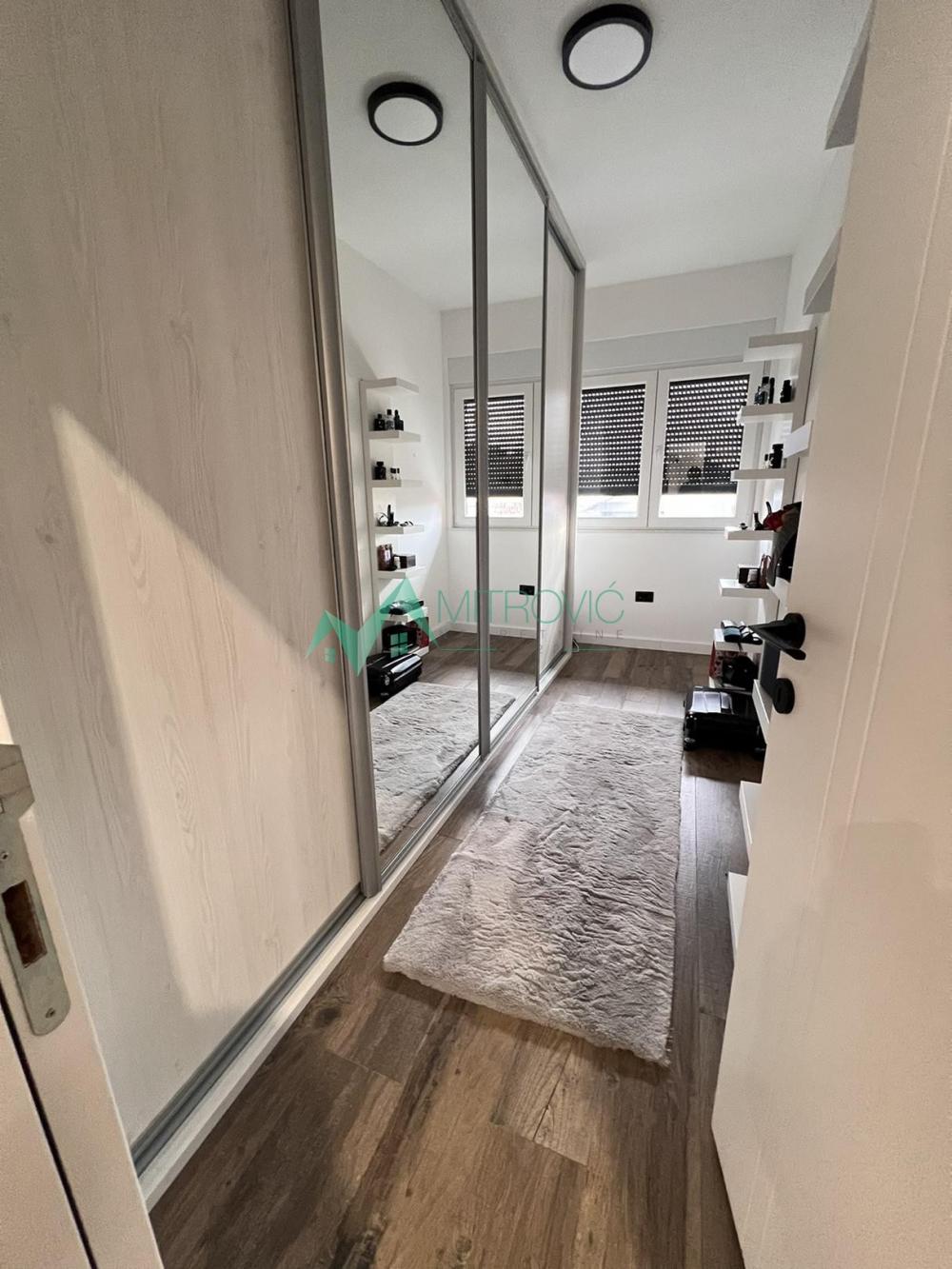 Slika 8 - Novi Sad, Veternička rampa - Namešten, komforan četvorosoban stan sa velikom krovnom terasom+ garaža + parking 