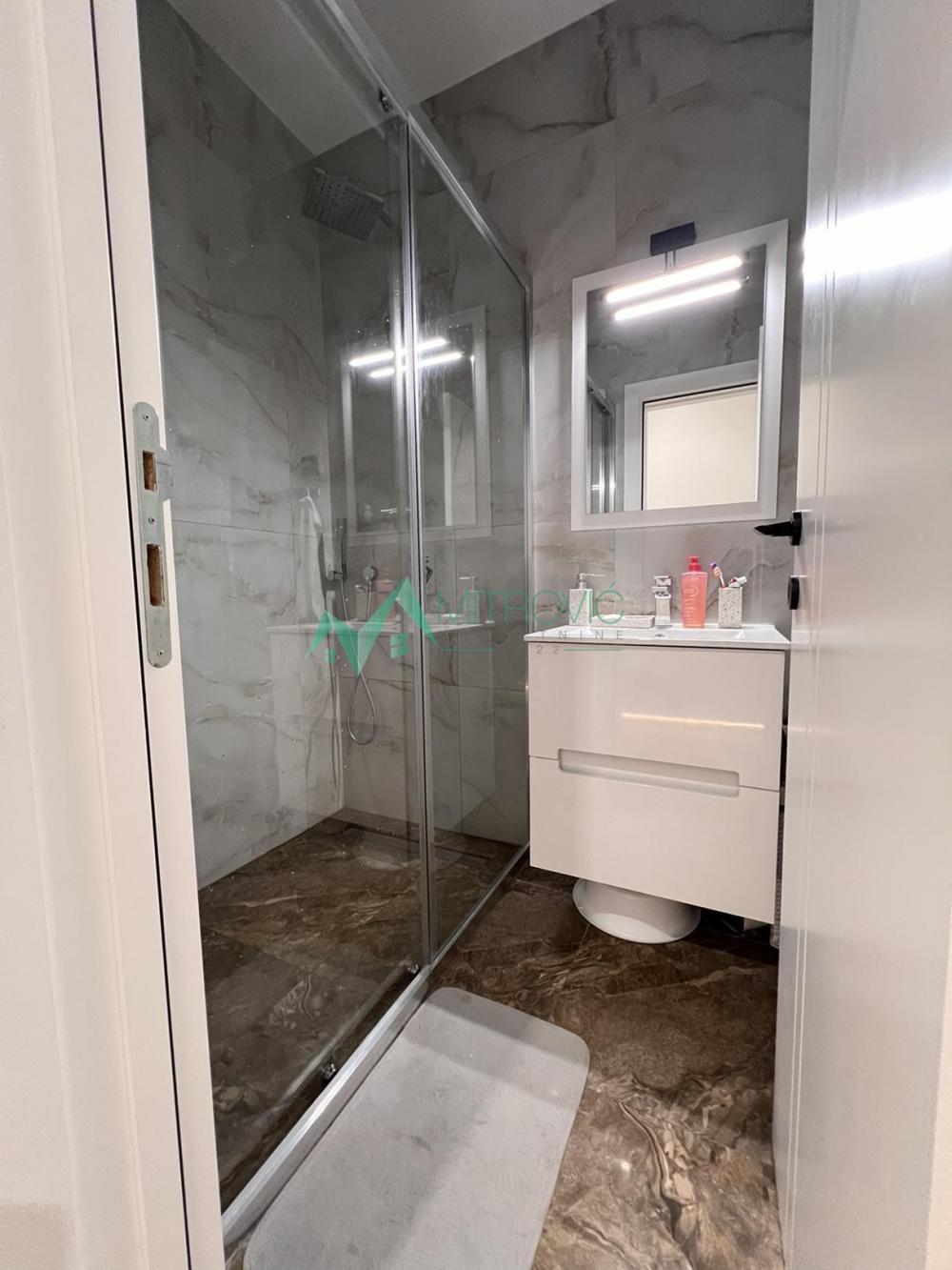 Slika 11 - Novi Sad, Veternička rampa - Namešten, komforan četvorosoban stan sa velikom krovnom terasom+ garaža + parking 