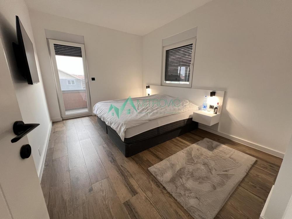 Slika 6 - Novi Sad, Veternička rampa - Namešten, komforan četvorosoban stan sa velikom krovnom terasom+ garaža + parking 