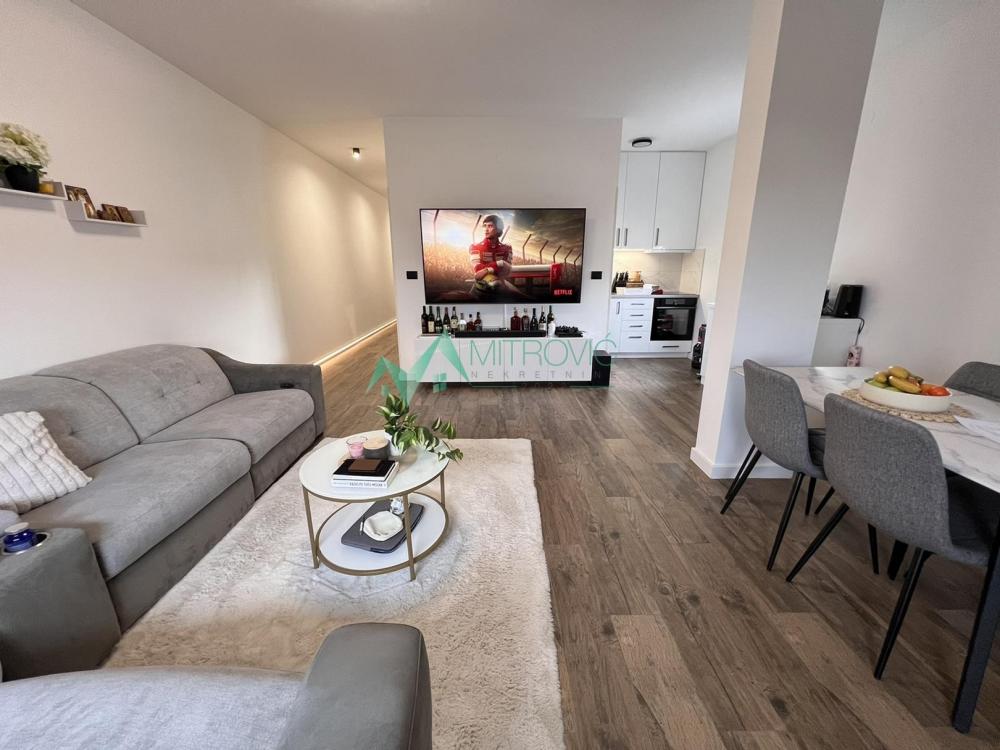 Slika 2 - Novi Sad, Veternička rampa - Namešten, komforan četvorosoban stan sa velikom krovnom terasom+ garaža + parking 