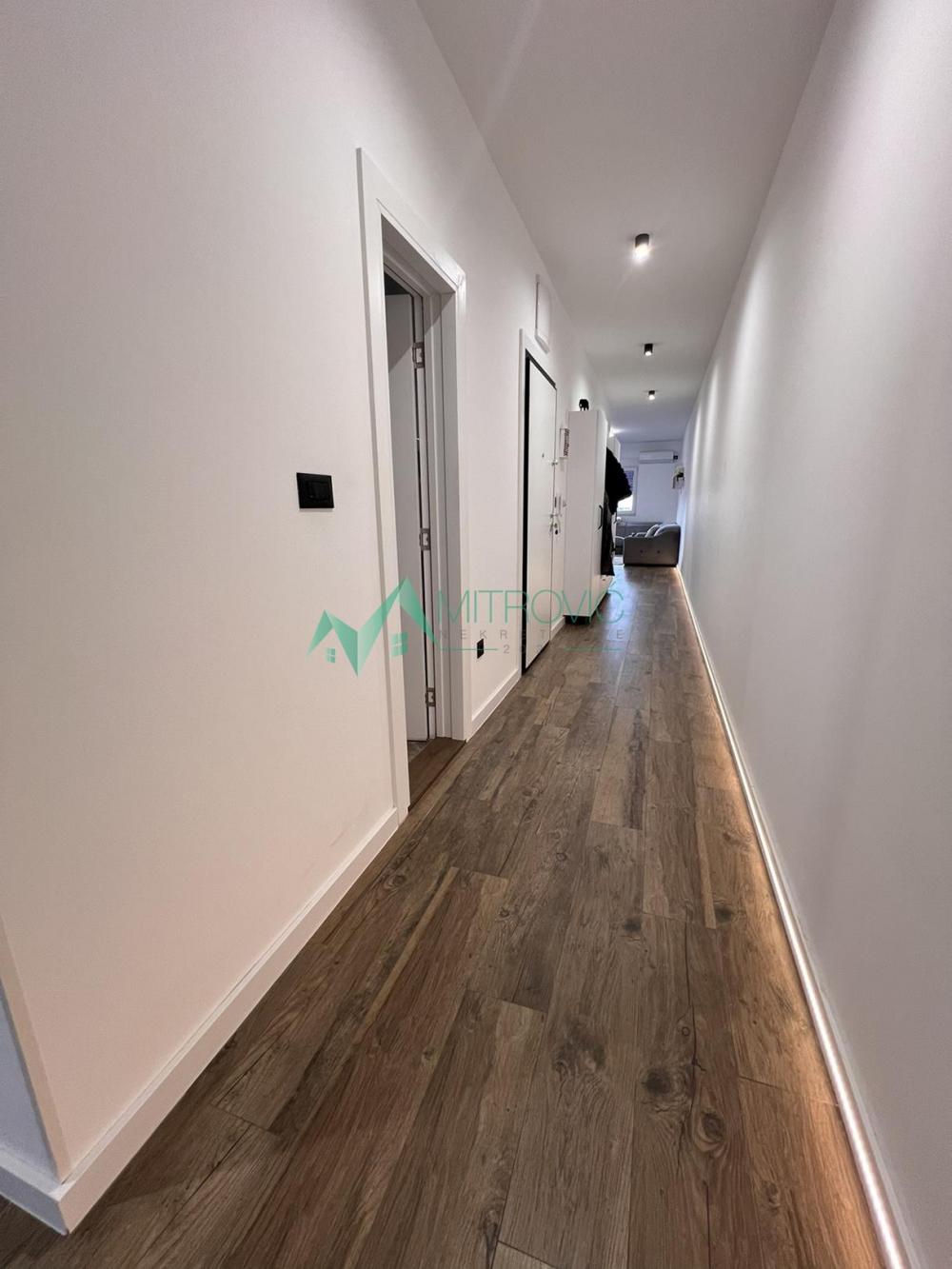 Slika 10 - Novi Sad, Veternička rampa - Namešten, komforan četvorosoban stan sa velikom krovnom terasom+ garaža + parking 