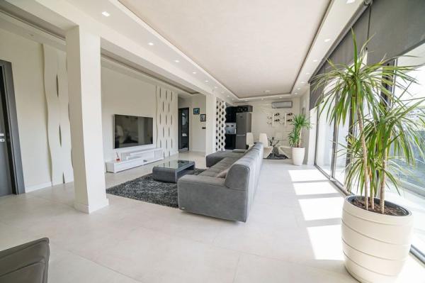 Slika 4 - Lux stan na potezu Zeleznicke stanice!