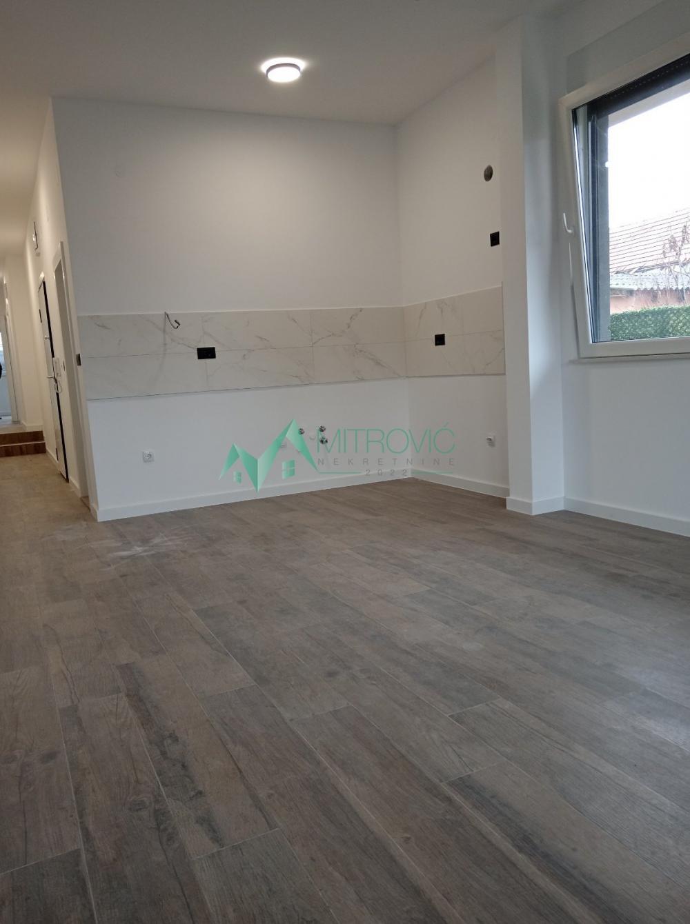 Slika 1 - Novi Sad, Veternička rampa - Nov, neuseljavan komforan četvorosoban stan sa parking mestom 