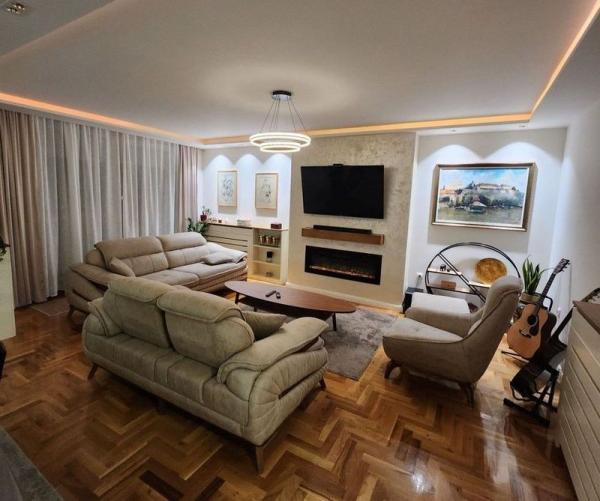 Glavna slika -Sedmosoban 162m2 Telep  539362