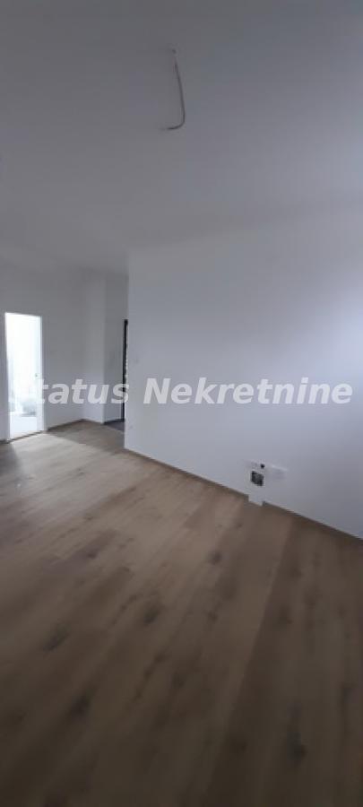 Slika 5 - Petrovaradin-Useljiv Jednoiposoban stan 50 m2 u Suterenu na Top Lokaciji--065/385 8880
