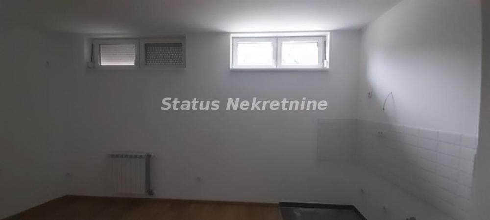 Slika 4 - Petrovaradin-Useljiv Jednoiposoban stan 50 m2 u Suterenu na Top Lokaciji--065/385 8880