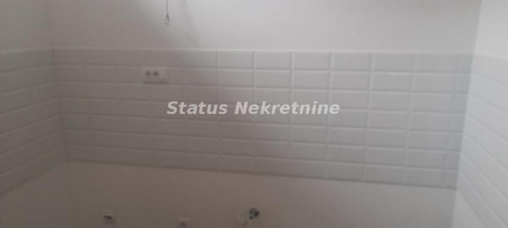 Slika 6 - Petrovaradin-Useljiv Jednoiposoban stan 50 m2 u Suterenu na Top Lokaciji--065/385 8880