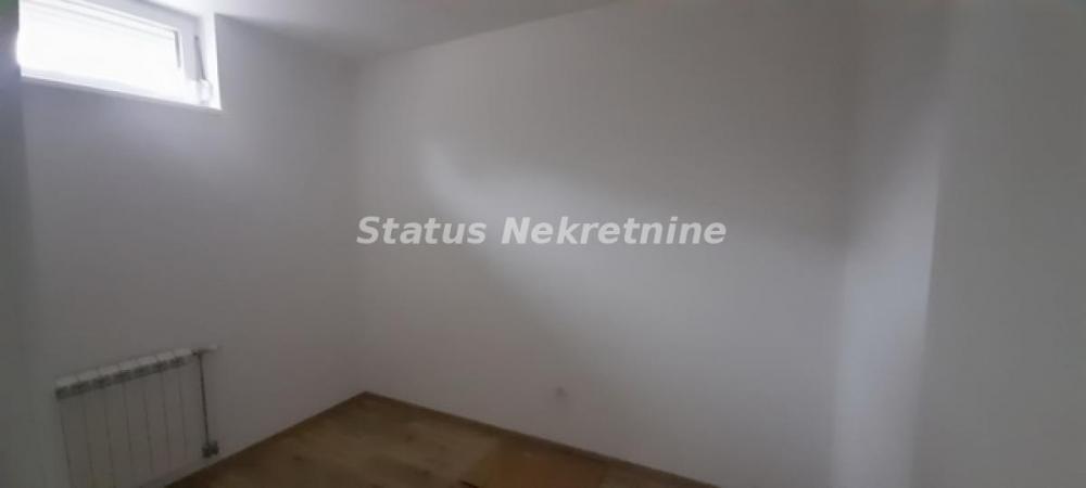 Slika 3 - Petrovaradin-Useljiv Jednoiposoban stan 50 m2 u Suterenu na Top Lokaciji--065/385 8880