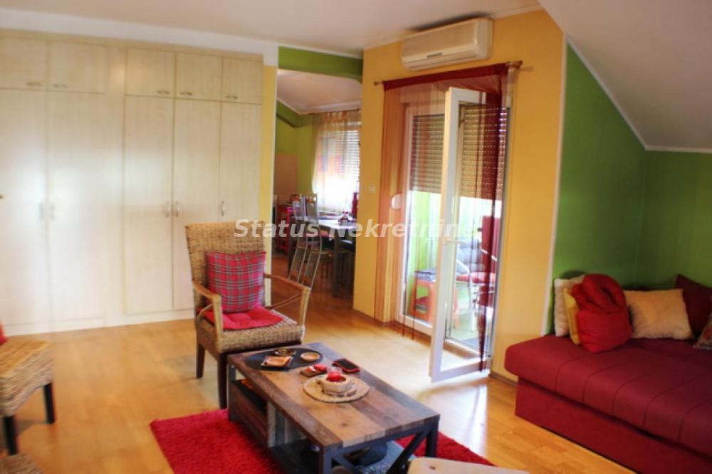 Slika 2 - Dvoiposoban, 59m2, Grbavica Novi Sad, sa terasom, ima lift