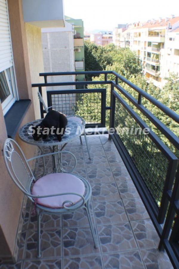 Slika 5 - Dvoiposoban, 59m2, Grbavica Novi Sad, sa terasom, ima lift