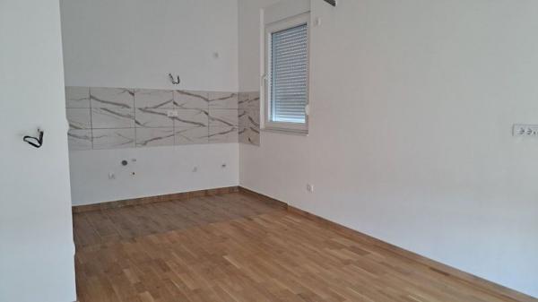 Slika 5 - Dvoiposoban stan na Novoj Detelinari.