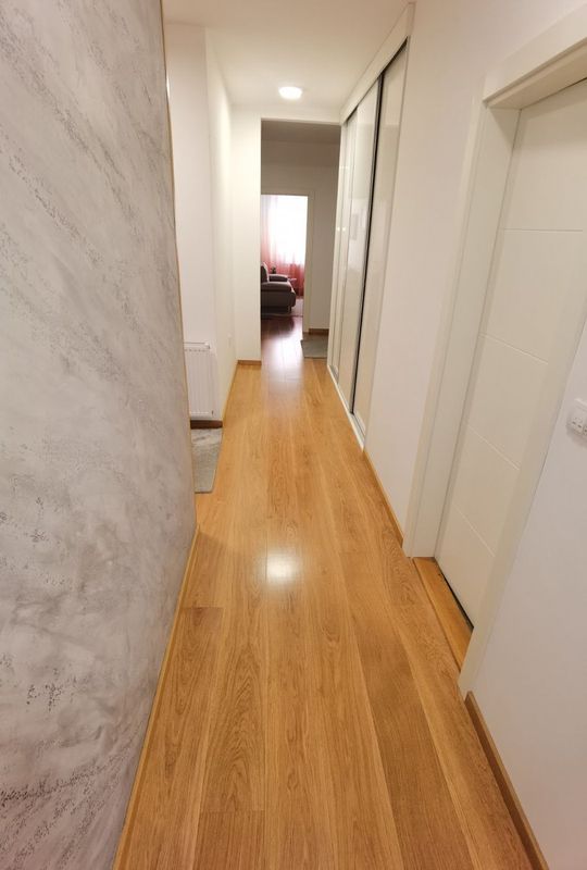 Slika 3 - LUX CETVOROSOBAN U PRELEPOM KOMPLEKSU!