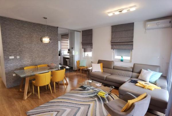 Slika 1 - LUX CETVOROSOBAN U PRELEPOM KOMPLEKSU!