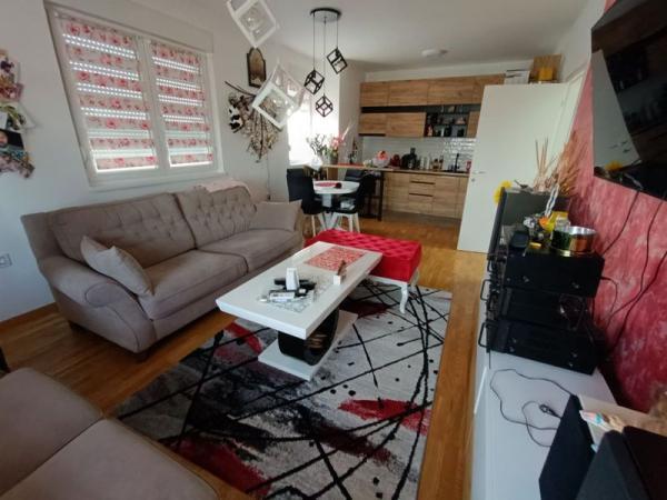 Glavna slika -Dvoiposoban odličan stan!