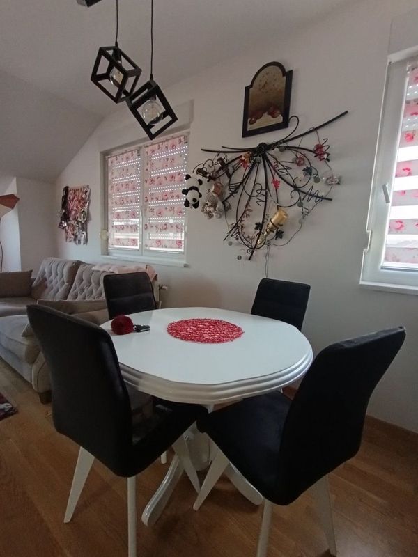 Slika 2 - Dvoiposoban odličan stan!