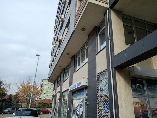 Slika 8 - Jednoiposoban, 43m2, Bulevar Evrope Novi Sad, ima lift