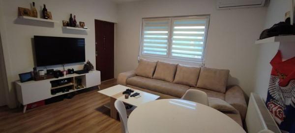 Glavna slika -Kompletno namešten 1.5 !