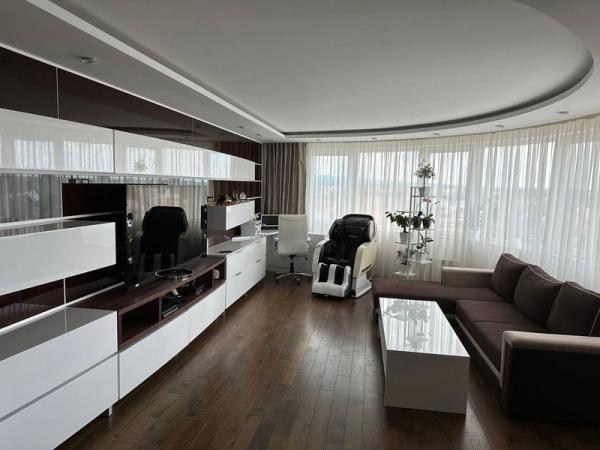 Glavna slika -Odličan četvorosoban stan na Bulevaru Evrope!