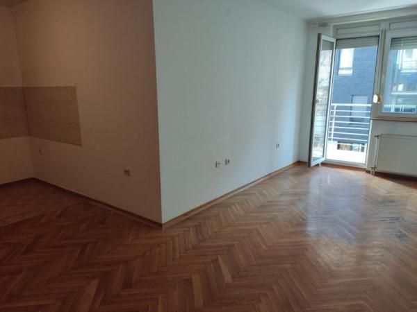 Slika 2 - Dvosoban, 55m2, Bulevar oslobođenja Novi Sad, sa terasom