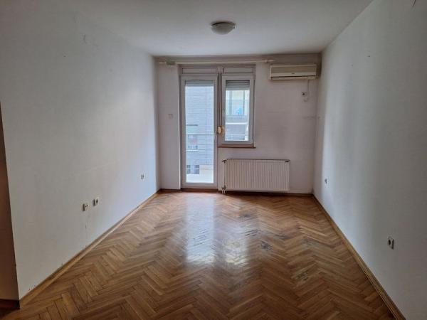 Slika 6 - Dvosoban, 55m2, Bulevar oslobođenja Novi Sad, sa terasom