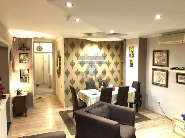 Slika 2 - Troiposoban, 84m2, Liman 4 Novi Sad, sa terasom, ima lift