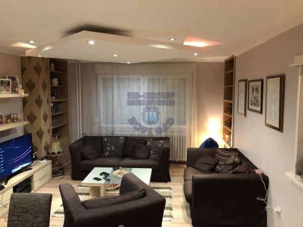 Slika 3 - Troiposoban, 84m2, Liman 4 Novi Sad, sa terasom, ima lift