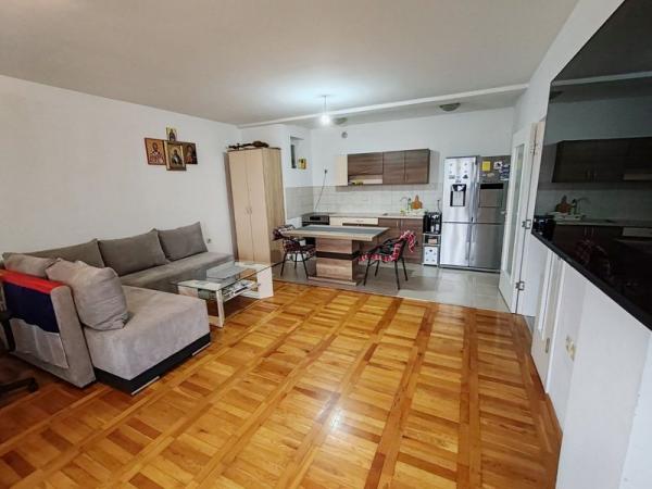 Slika 1 - Dvosoban, 49m2, Novo naselje Novi Sad, ima lift