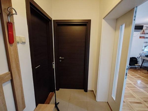 Slika 7 - Dvosoban, 49m2, Novo naselje Novi Sad, ima lift