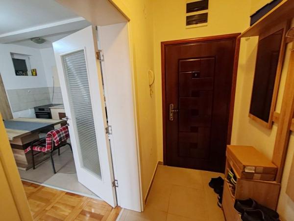 Slika 6 - Dvosoban, 49m2, Novo naselje Novi Sad, ima lift