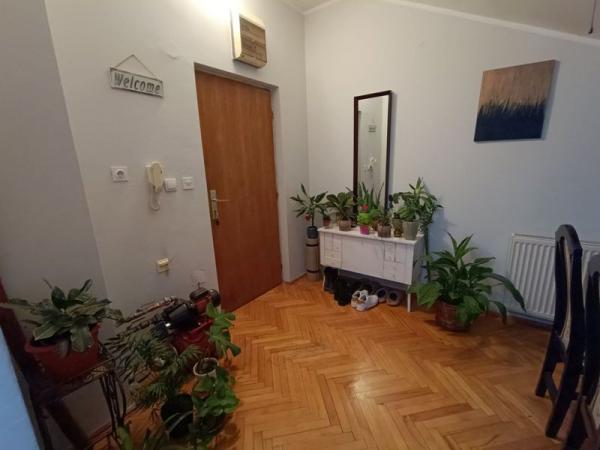 Slika 2 - Povoljan stan na Bulevaru!