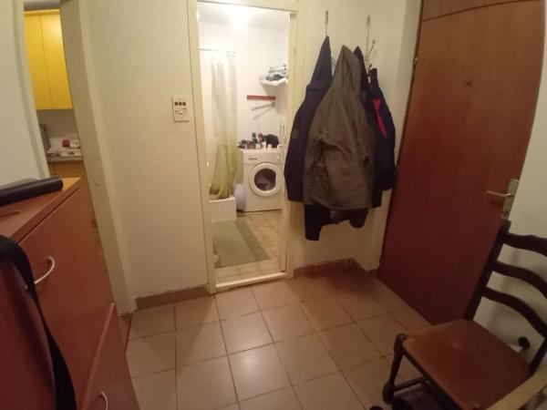 Slika 6 - Namešten stan na Novom Naselju. Jednosoban.