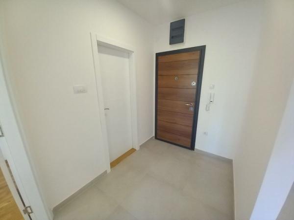 Slika 1 - Dvosoban, nov stan, na Telepu.