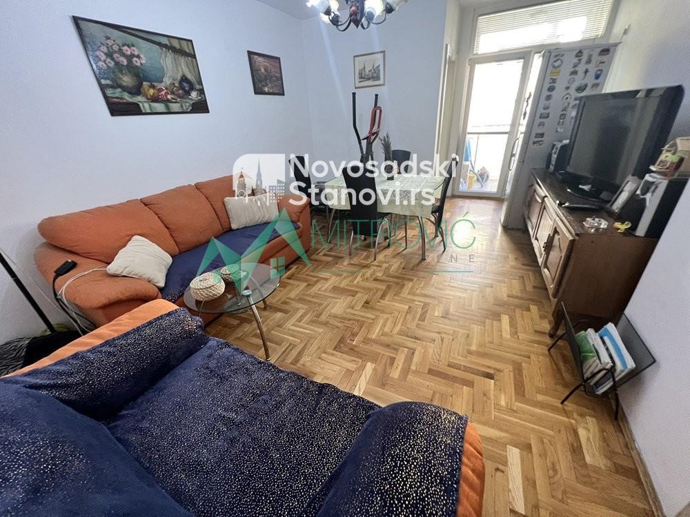 Glavna slika -Novi Sad, Grbavica - Komforan trosoban stan sa odličnim rasporedom, na jednoj od najatraktivnijih lokacija 