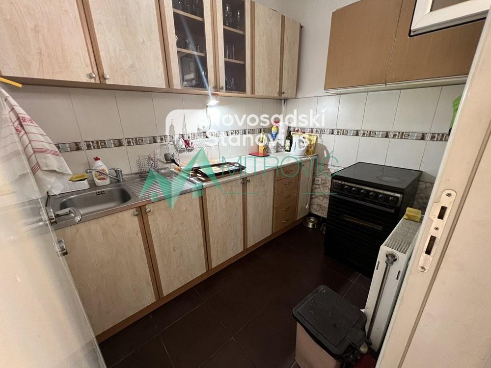 Slika 3 - Novi Sad, Grbavica - Komforan trosoban stan sa odličnim rasporedom, na jednoj od najatraktivnijih lokacija 