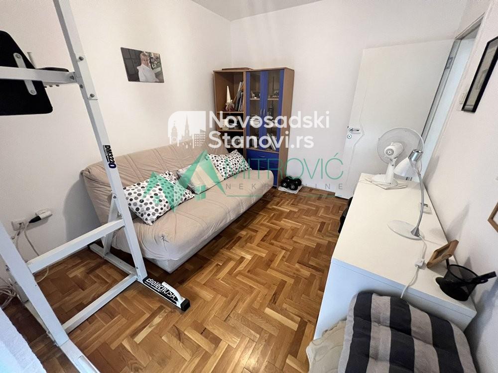 Slika 7 - Novi Sad, Grbavica - Komforan trosoban stan sa odličnim rasporedom, na jednoj od najatraktivnijih lokacija 