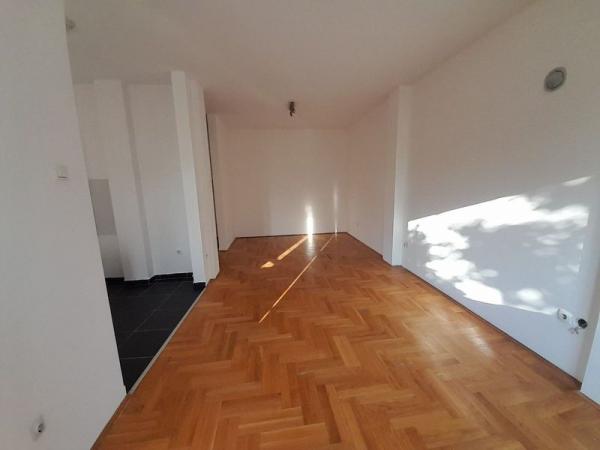 Slika 4 - Perfektan dvosoban stan kod Sajma! š. 427658