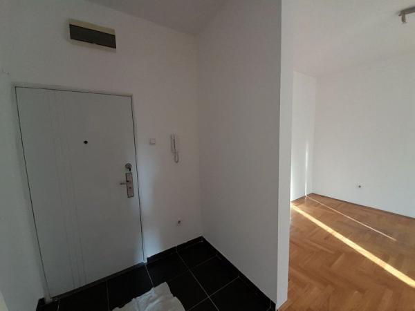 Slika 8 - Perfektan dvosoban stan kod Sajma! š. 427658