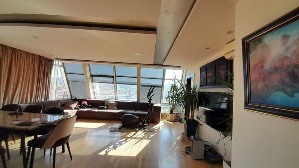 Glavna slika -Petosoban stan na Bulevaru Evrope!