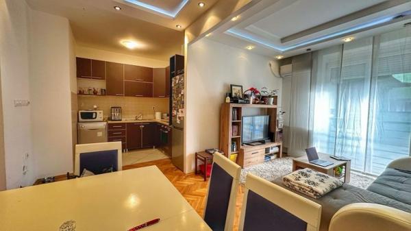 Slika 2 - Kompletno namešten stan na Grbavici - Šifra: 534947