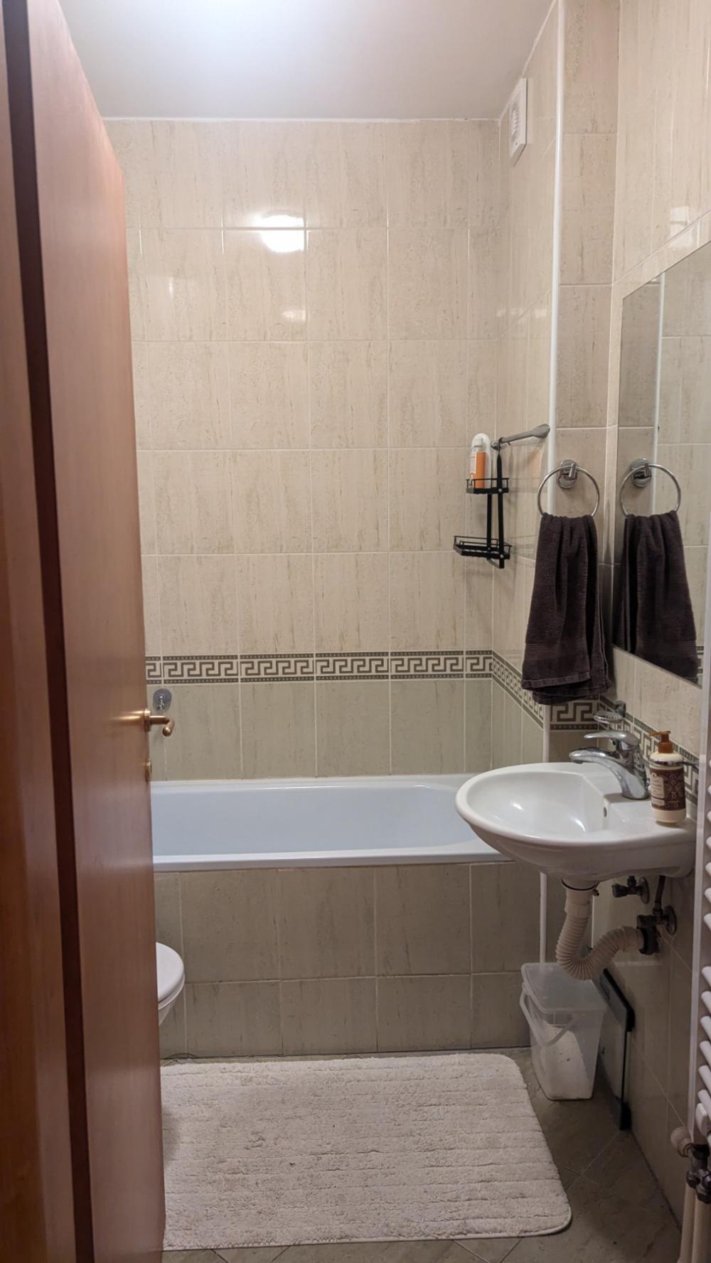 Slika 5 - Jednoiposoban, 38m2, Augusta Cesarca Novi Sad, sa terasom