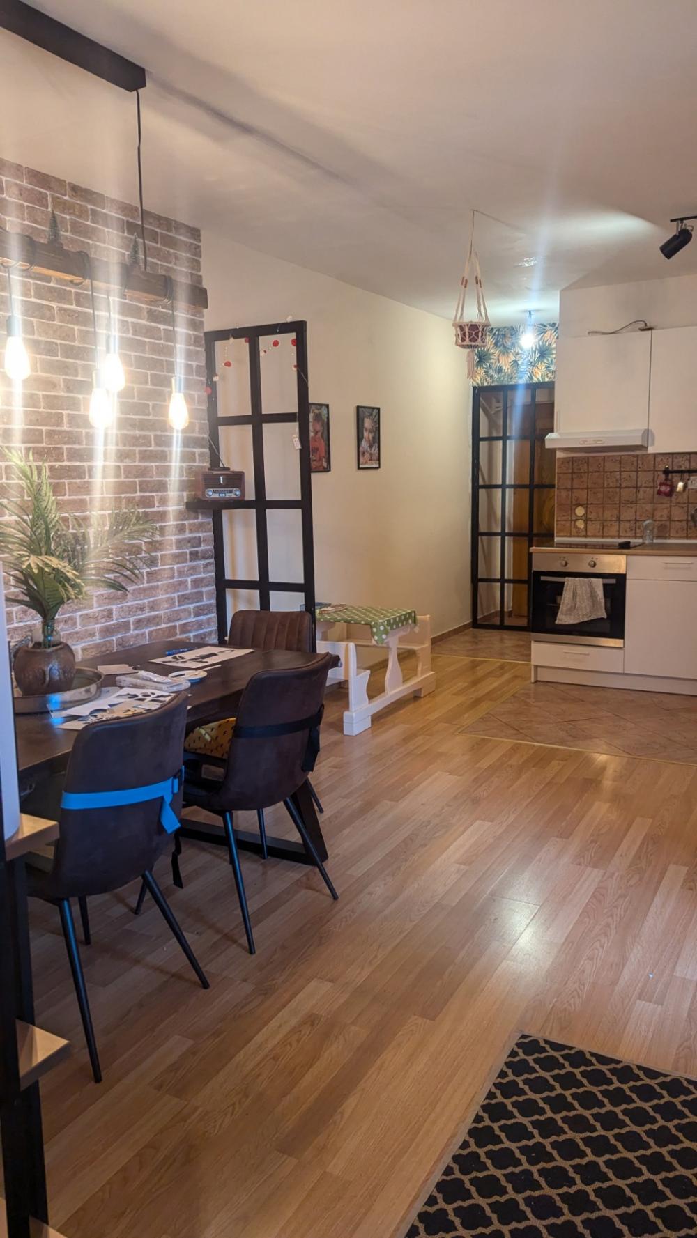 Slika 1 - Jednoiposoban, 38m2, Augusta Cesarca Novi Sad, sa terasom